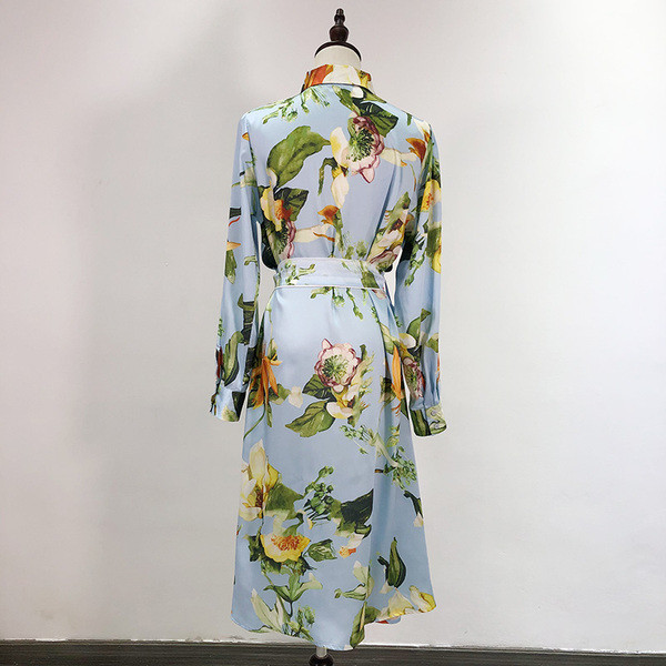 Rochie de damă croită cu guler clasic și legături în talie