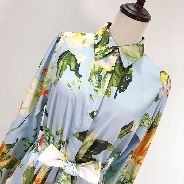 Rochie de damă croită cu guler clasic și legături în talie