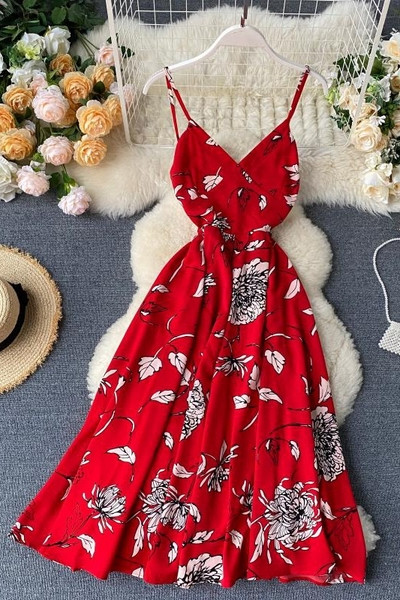 Разкроена дамска рокля с тънки презрамки и флорален десен