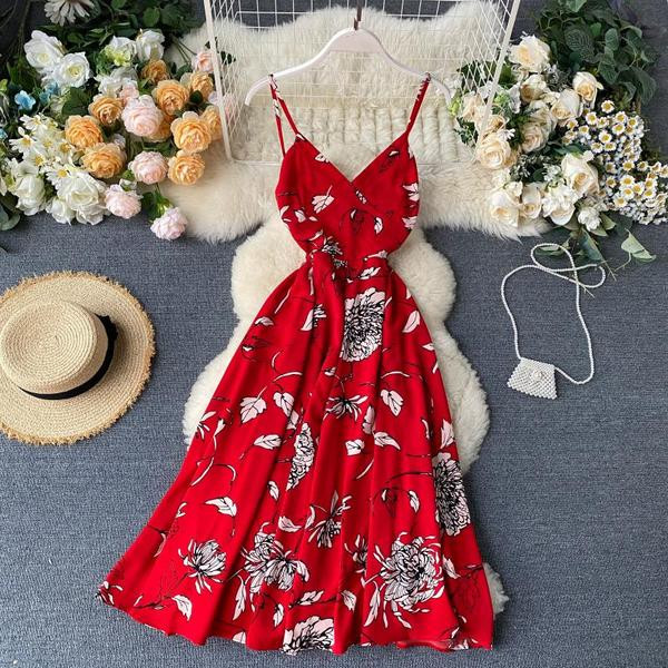 Разкроена дамска рокля с тънки презрамки и флорален десен