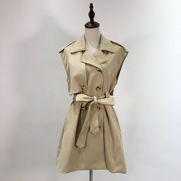 Vesta de dama cu nasturi si curea