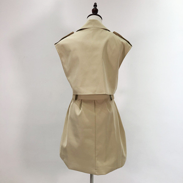 Vesta de dama cu nasturi si curea