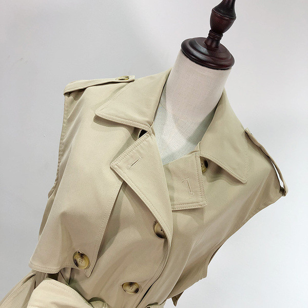 Vesta de dama cu nasturi si curea