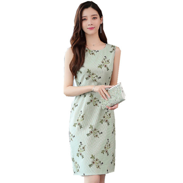 Стилна дамска рокля с флорални мотиви и колан