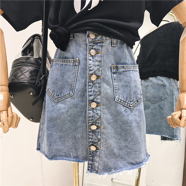 Ženska traper suknja asimetričnog modela i džepova