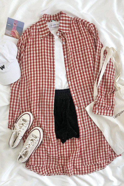 Cămașă roșie de damă în carouri cu guler clasic