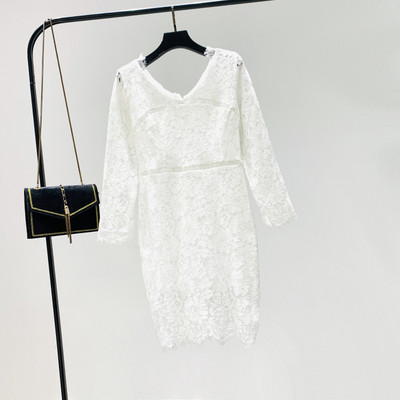 Нов модел дантелена дамска рокля с шпиц деколте в бял цвят