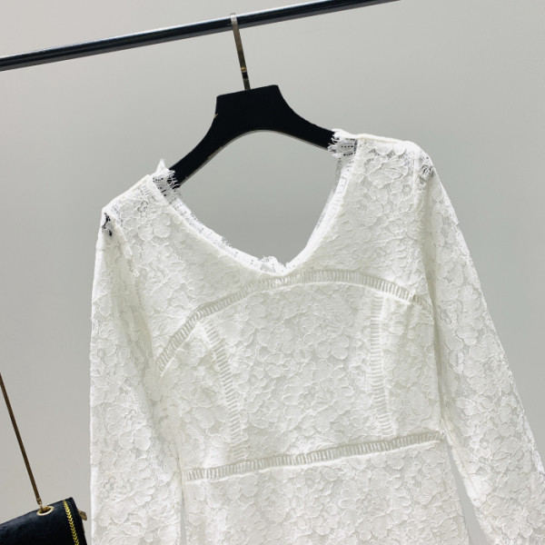 Нов модел дантелена дамска рокля с шпиц деколте в бял цвят