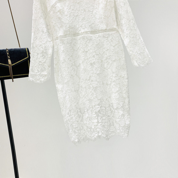Нов модел дантелена дамска рокля с шпиц деколте в бял цвят