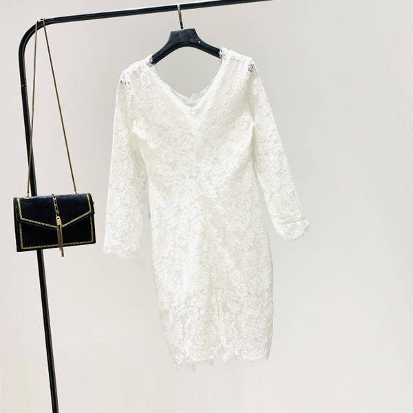 Нов модел дантелена дамска рокля с шпиц деколте в бял цвят