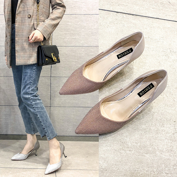 Pantofi dama model ascutit cu toc subtire si efect stralucitor