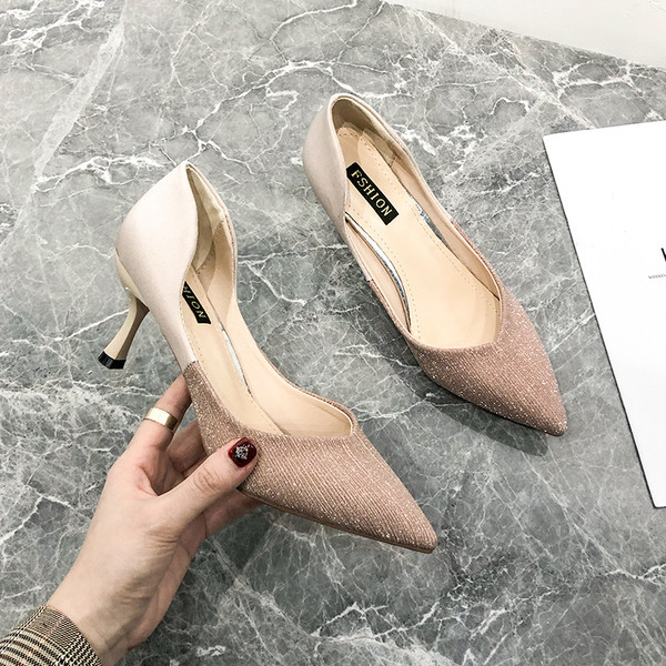 Pantofi dama model ascutit cu toc subtire si efect stralucitor