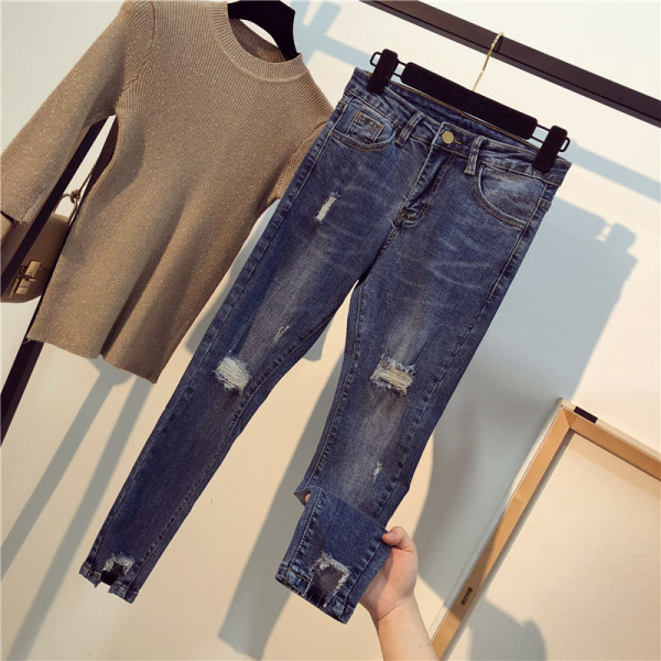 Modern női farmer magas derékkal, szakadt motívumokkal