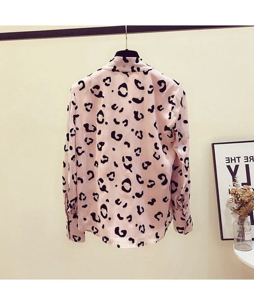 Cămașă modernă de damă cu imprimeu leopard și panglică la guler