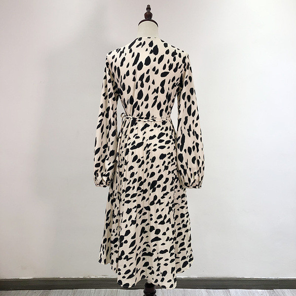 Női hajtogatott ruha spitz nyakkivágással