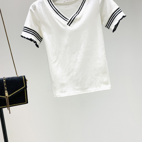 Új modell női blúz spitz nyakkivágással és rövid ujjú fehér színben