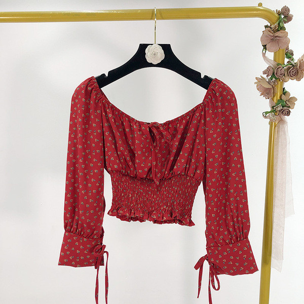 Rövid blúz elasztikus derékkal és megkötővel