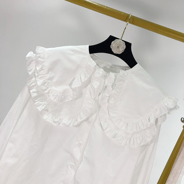 Cămașă albă de damă cu guler mare în stil retro