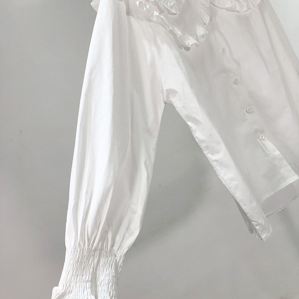 Cămașă albă de damă cu guler mare în stil retro