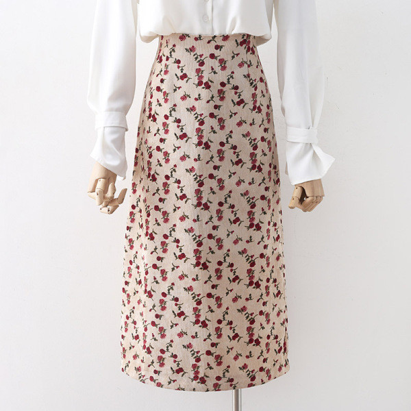 Tavaszi női szoknya kordbársonyból, magas derékkal és virágmotívumokkal