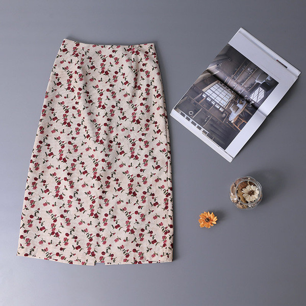 Tavaszi női szoknya kordbársonyból, magas derékkal és virágmotívumokkal