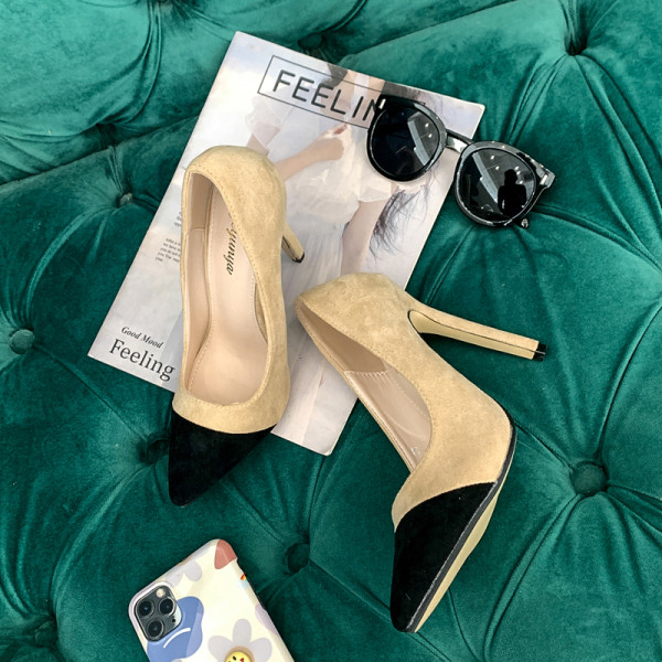 Modern női cipő sima modell magassarkúval