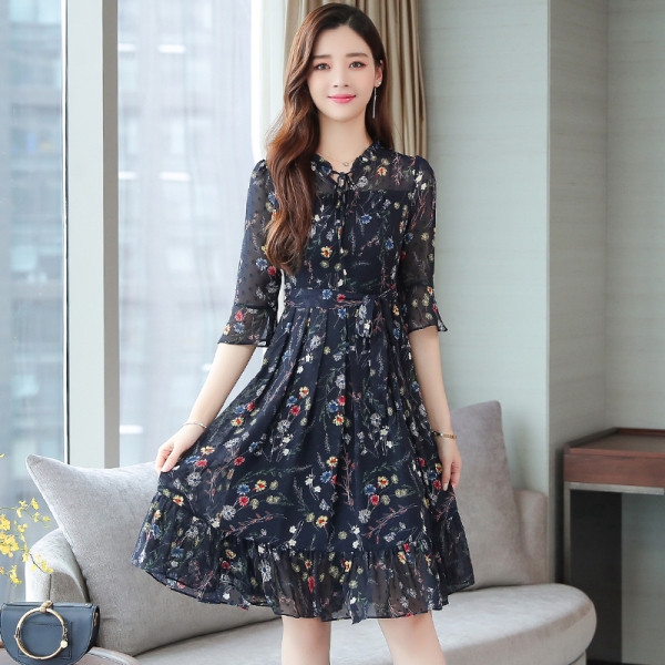 Rochie de dama actuala cu motive florale si maneci 3/4