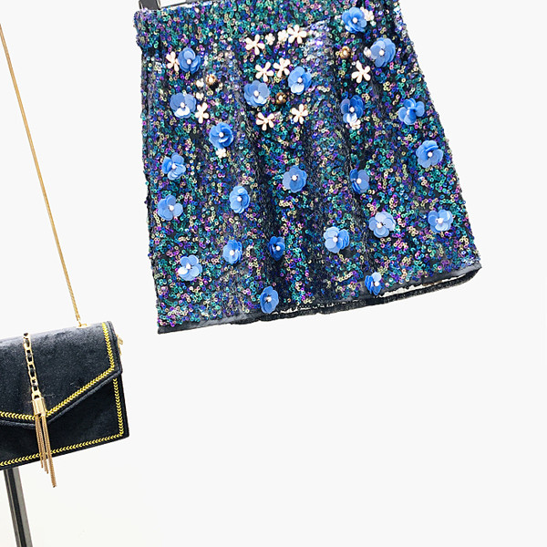 Új modell női szoknya flitterekkel és kék 3D elemmel