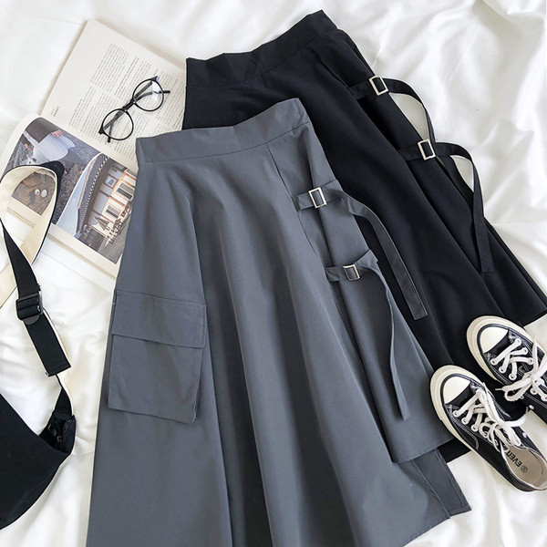 Hosszú női szoknya magas derékkal, zsebbel és csattal