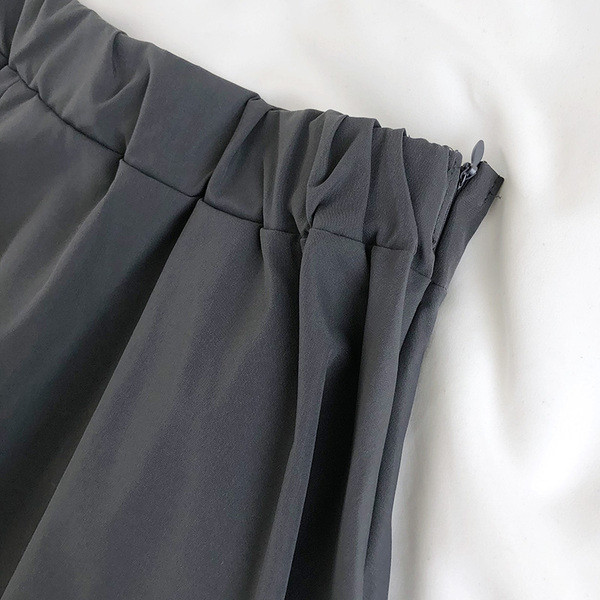 Hosszú női szoknya magas derékkal, zsebbel és csattal