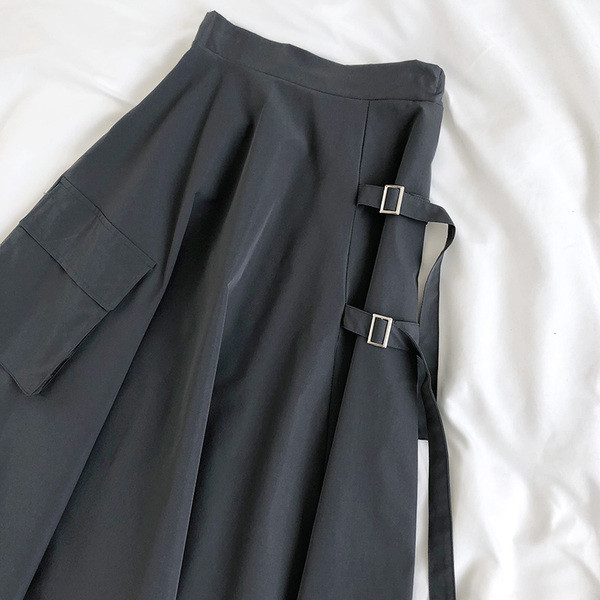 Hosszú női szoknya magas derékkal, zsebbel és csattal