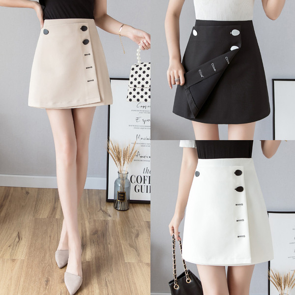 Női hétköznapi rövid szoknya magas derékkal és gombokkal