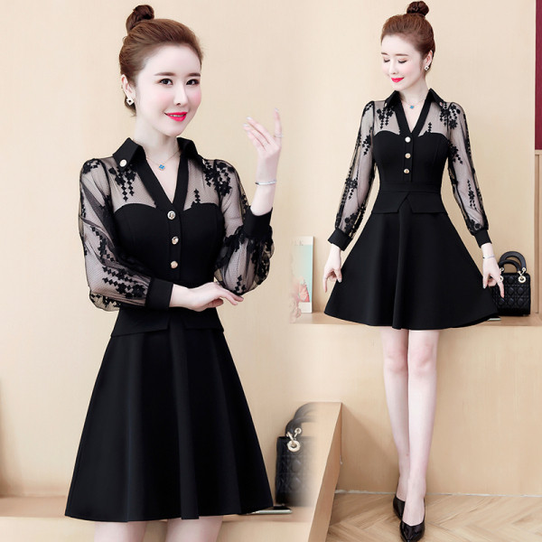 Rövid női ruha csipkével és spitz nyakkivágással