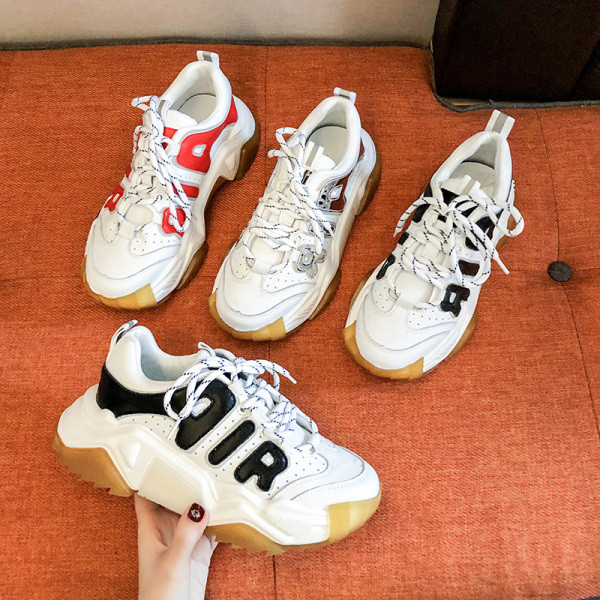 Női sport tornacipő durva talppal, felirattal