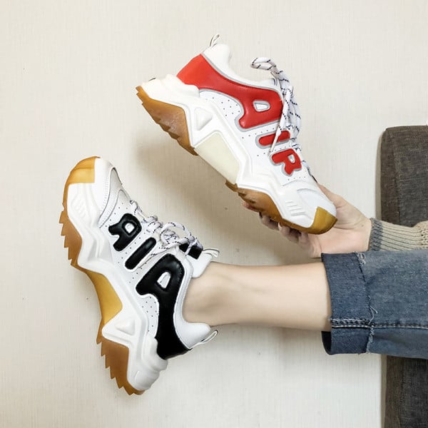 Női sport tornacipő durva talppal, felirattal