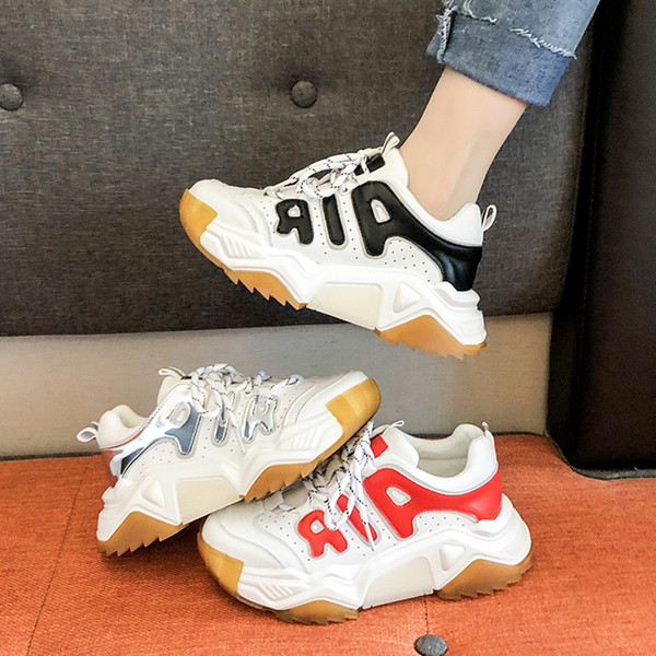 Női sport tornacipő durva talppal, felirattal