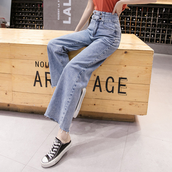 Stílusos női farmer övvel és magas derékkal