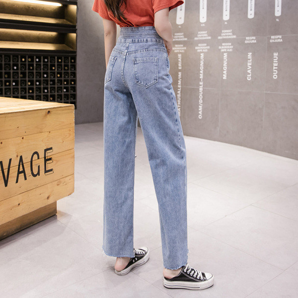 Stílusos női farmer övvel és magas derékkal