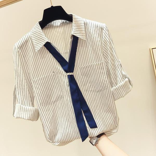 Modern női ing klasszikus gallérral és spitz nyakkivágással