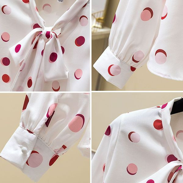 Modern női pöttyös ing, gallérján szalaggal, fehér színben