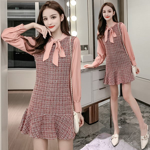 Hétköznapi női ruha szalaggal és hosszú ujjal