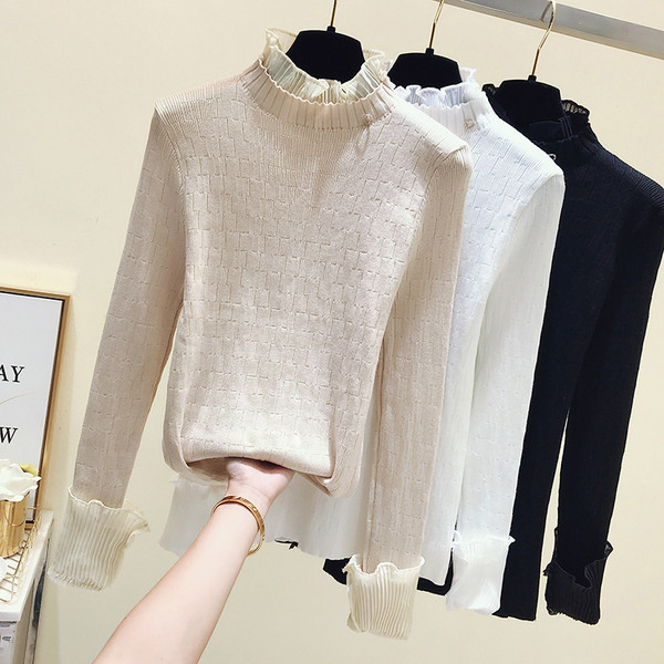 Vékony kötésből és tüllből készült női blúz