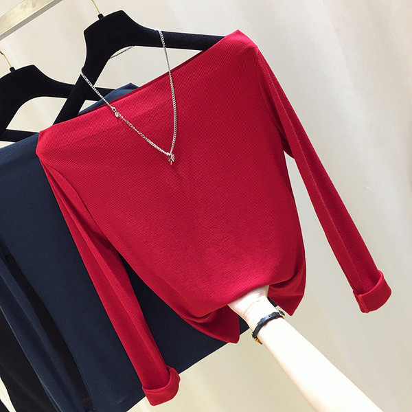 Bluză de damă modernă cu mâneci lungi și decolteu oval