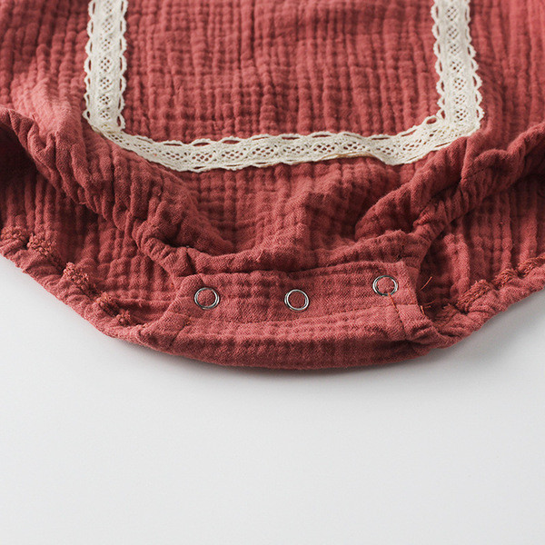 Baba body lányoknak hosszú ujjal és csipkével