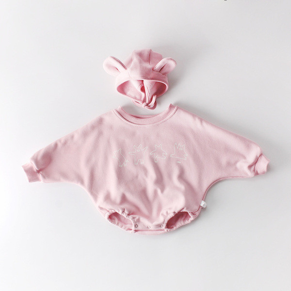 Baba body béléssel, hosszú ujjal és sapkával