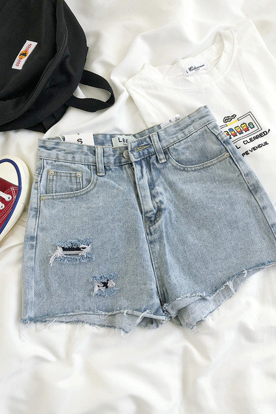 Retro női rövidnadrág magas derékkal, szakadt motívumokkal