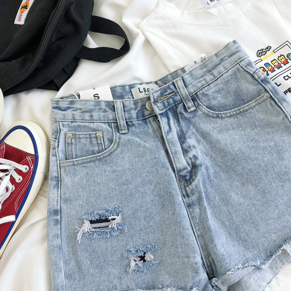 Retro női rövidnadrág magas derékkal, szakadt motívumokkal