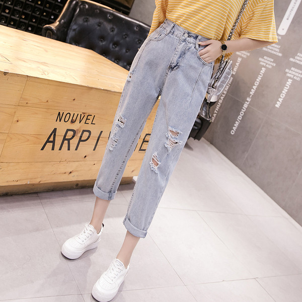 Női farmer gumírozott derékkal, jobbra szakadt