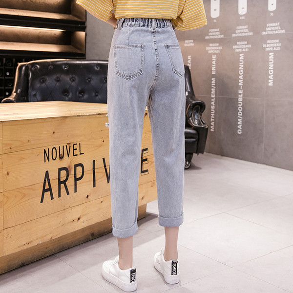 Női farmer gumírozott derékkal, jobbra szakadt