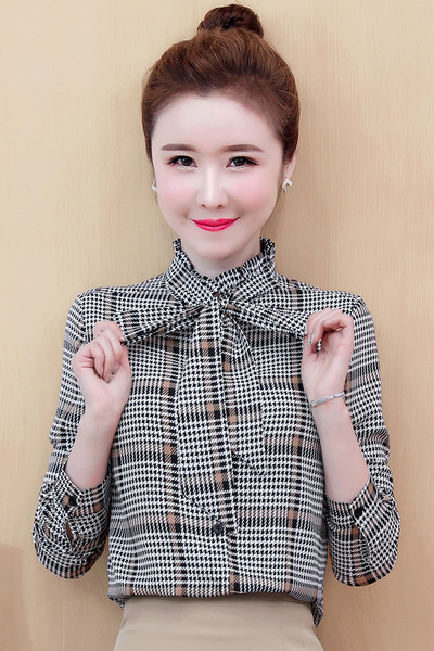 Kockás női ing magas gallérral és fűzővel